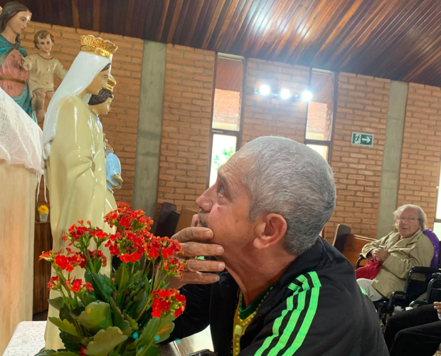 Lar Irm� Maria Augusta recebe imagem peregrina de Nossa Senhora do Carmo